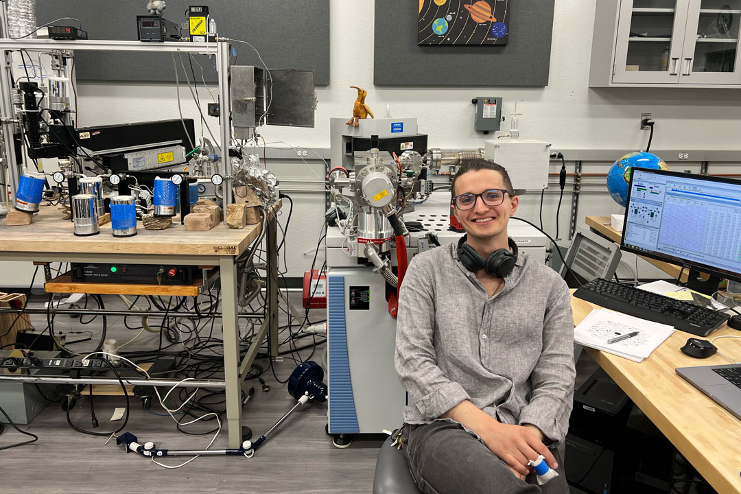 UNM researchers analyze moon record, challenging Earth's water origins