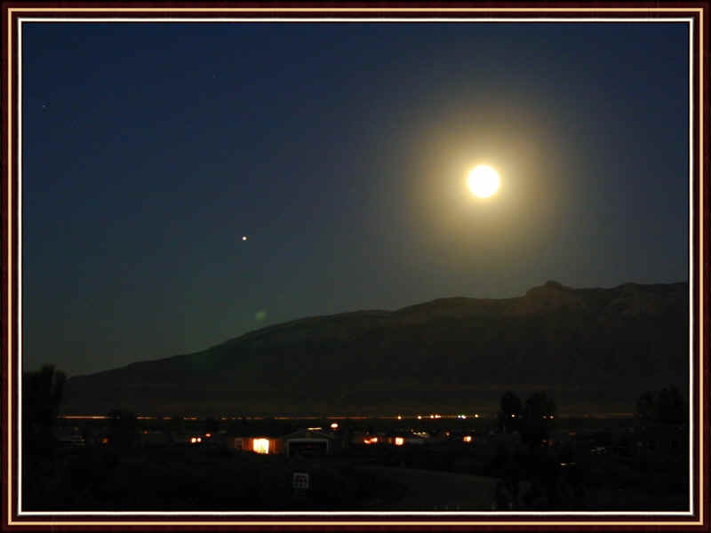 moon & jupiter over sandias.jpg (299291 bytes)