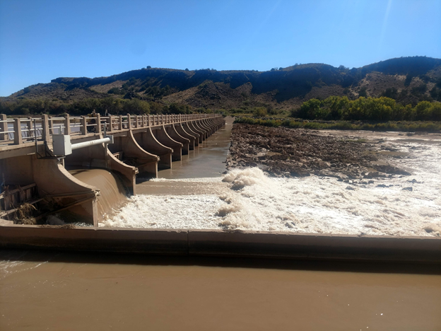 A bridge over a body of water

Description automatically generated