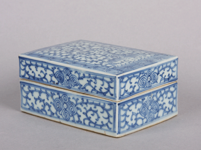 Blue and white ware box