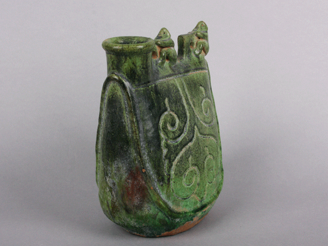 Green glaze saddle flask