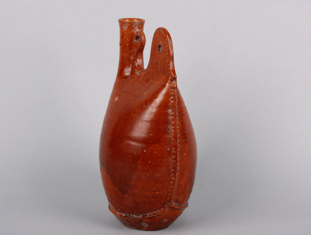 Brown glaze saddle flask